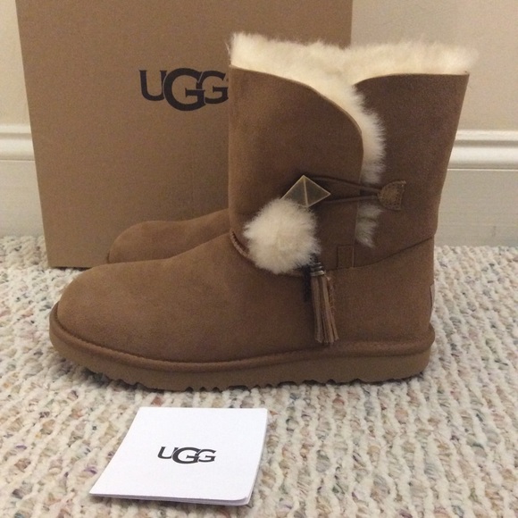 🆕 Authentic chestnut tan UGG pom pom tassel boots - Picture 4 of 8